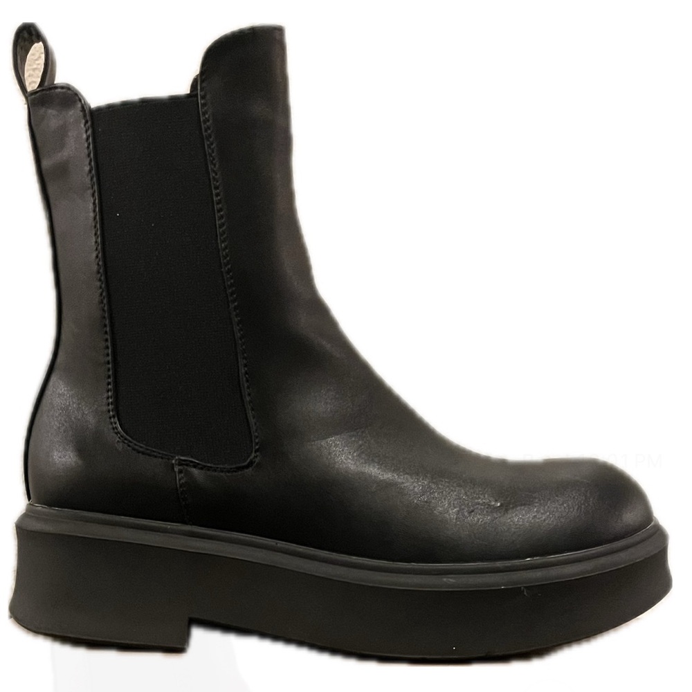 N.Y.L.A. Platform Sole Chelsea Ankle Boot. Size 9. Black NEW!